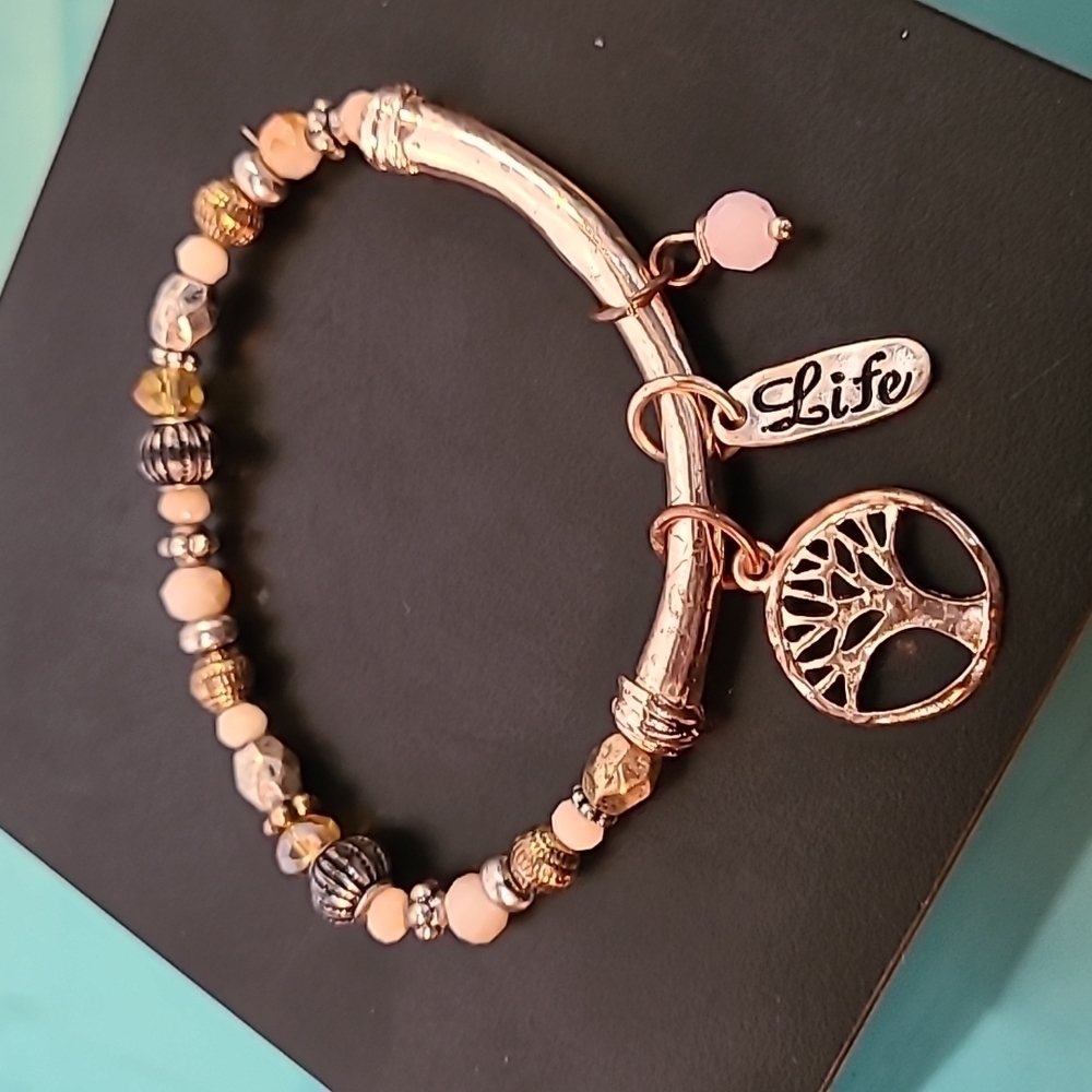 2 bracelets - Picture 2 of 6